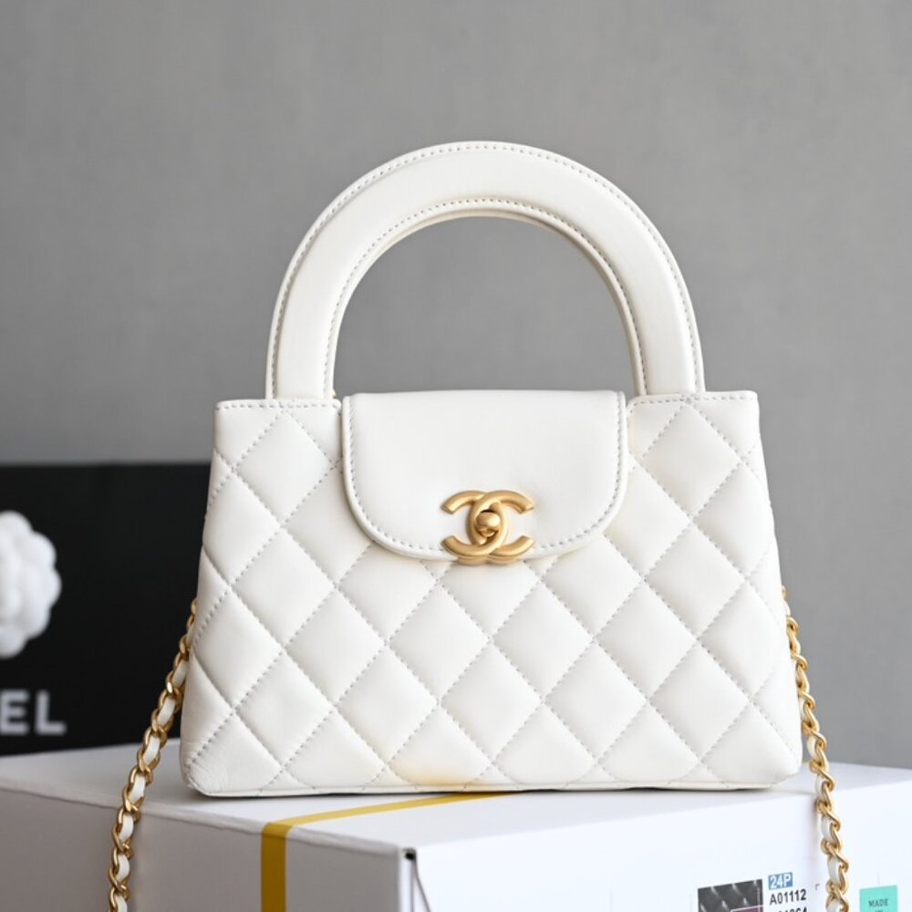 Chanel 23K HandBag With Handle Kelly bag White